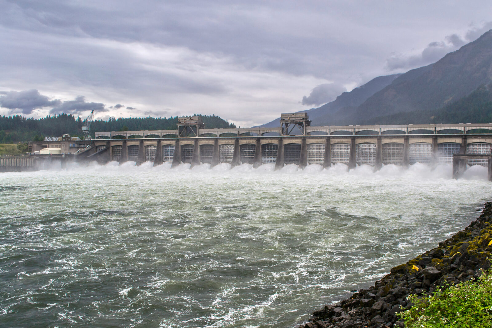 Bonneville Dam Spillway Wikipedia 062013